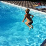 tuffo in piscina